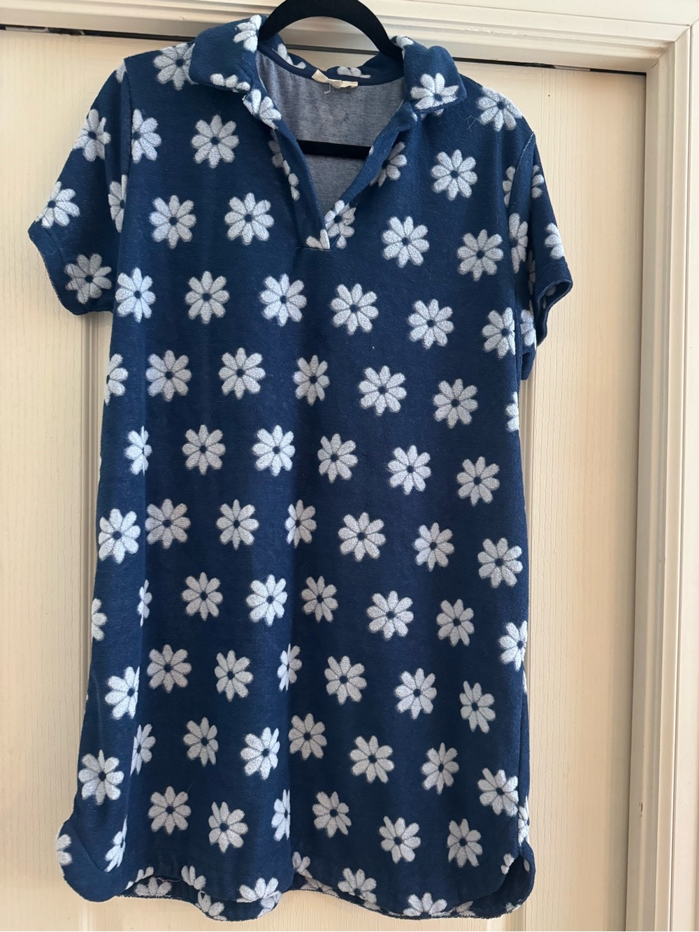 EASEL BLUE WHITE FLORAL TERRY CLOTH DRESS WITH POCKETS—LARGE